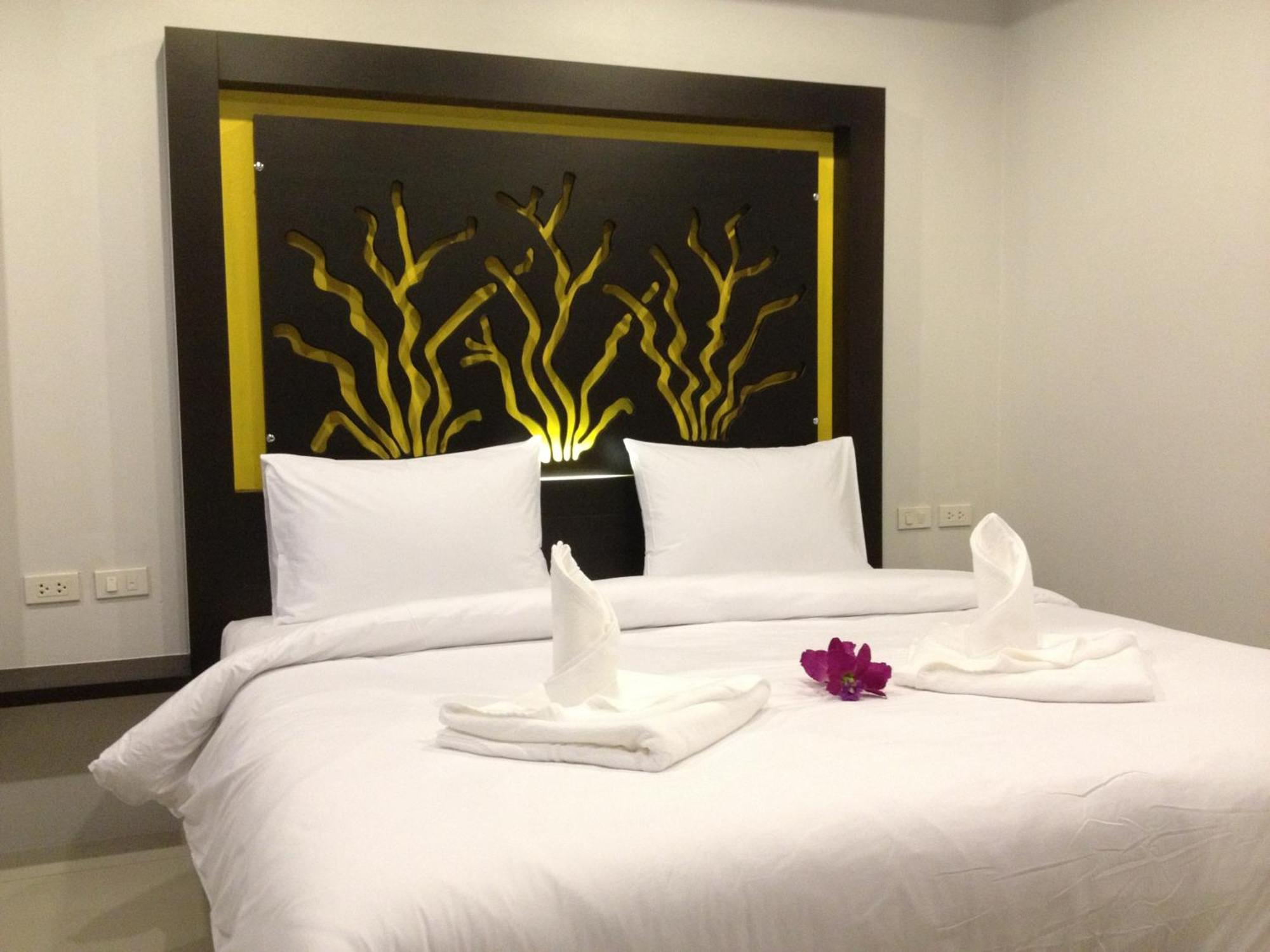 The Silk Hill Hotel Patong Экстерьер фото
