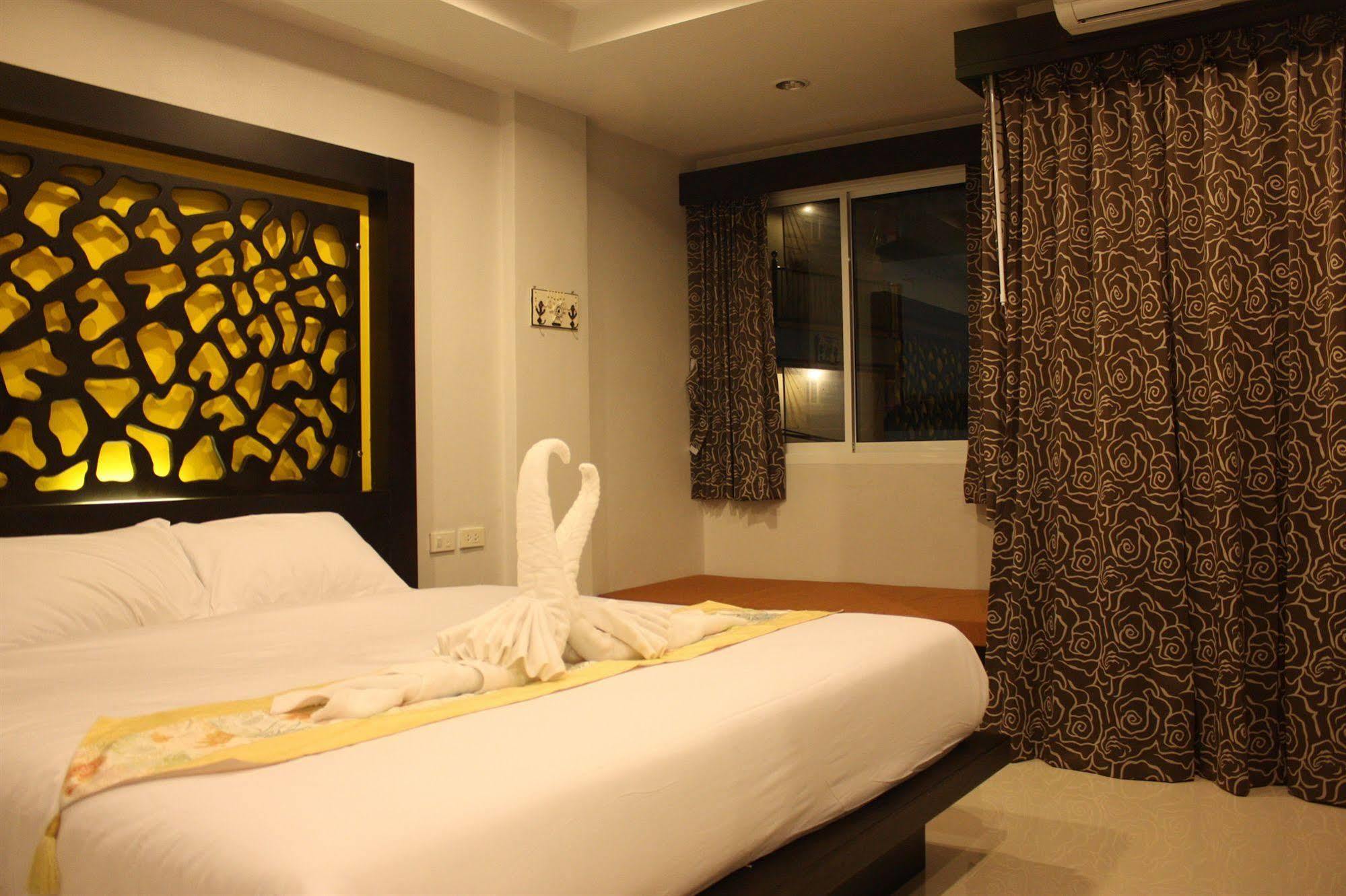 The Silk Hill Hotel Patong Экстерьер фото